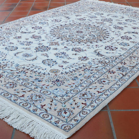 Fine handmade Oriental Nain rug - WS306301